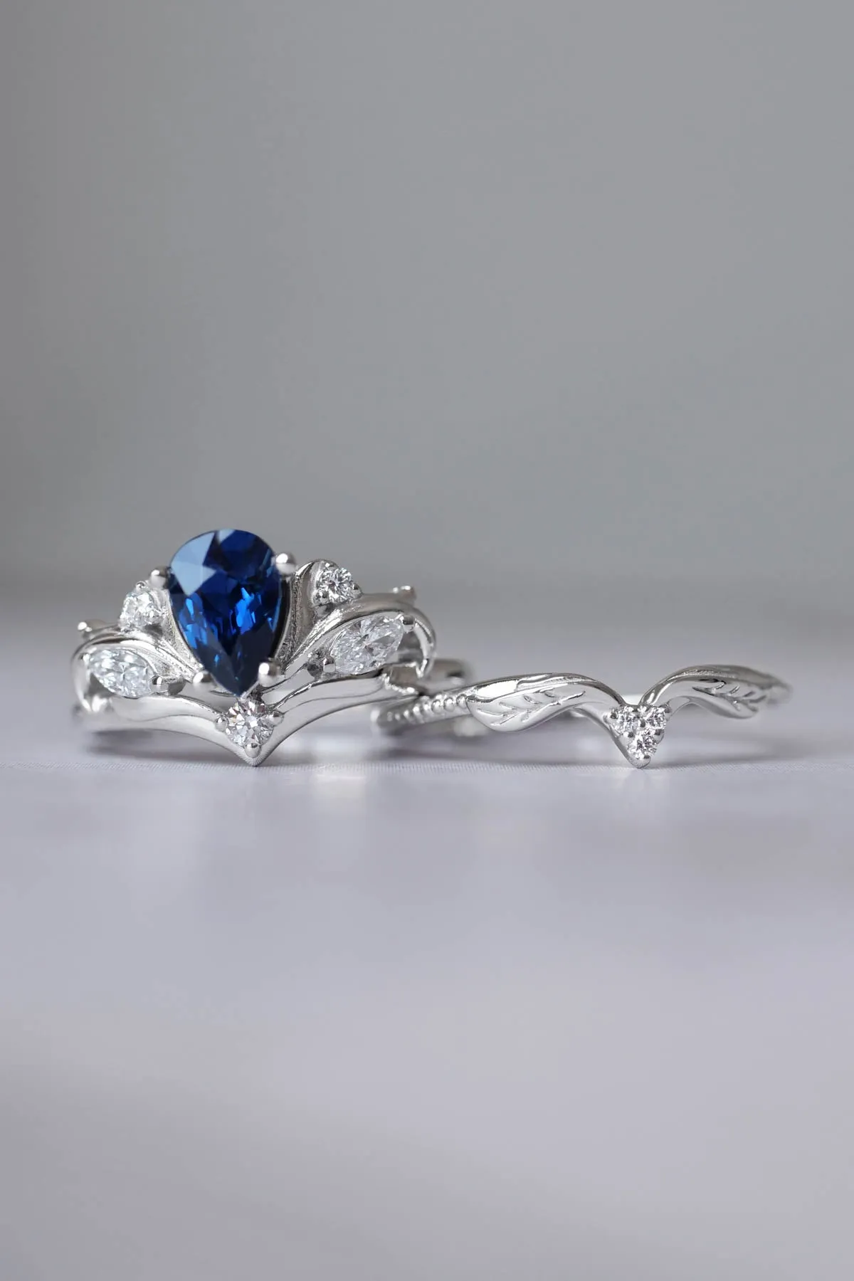 Blue sapphire leaf engagement rings, bridal ring set / Swanlake