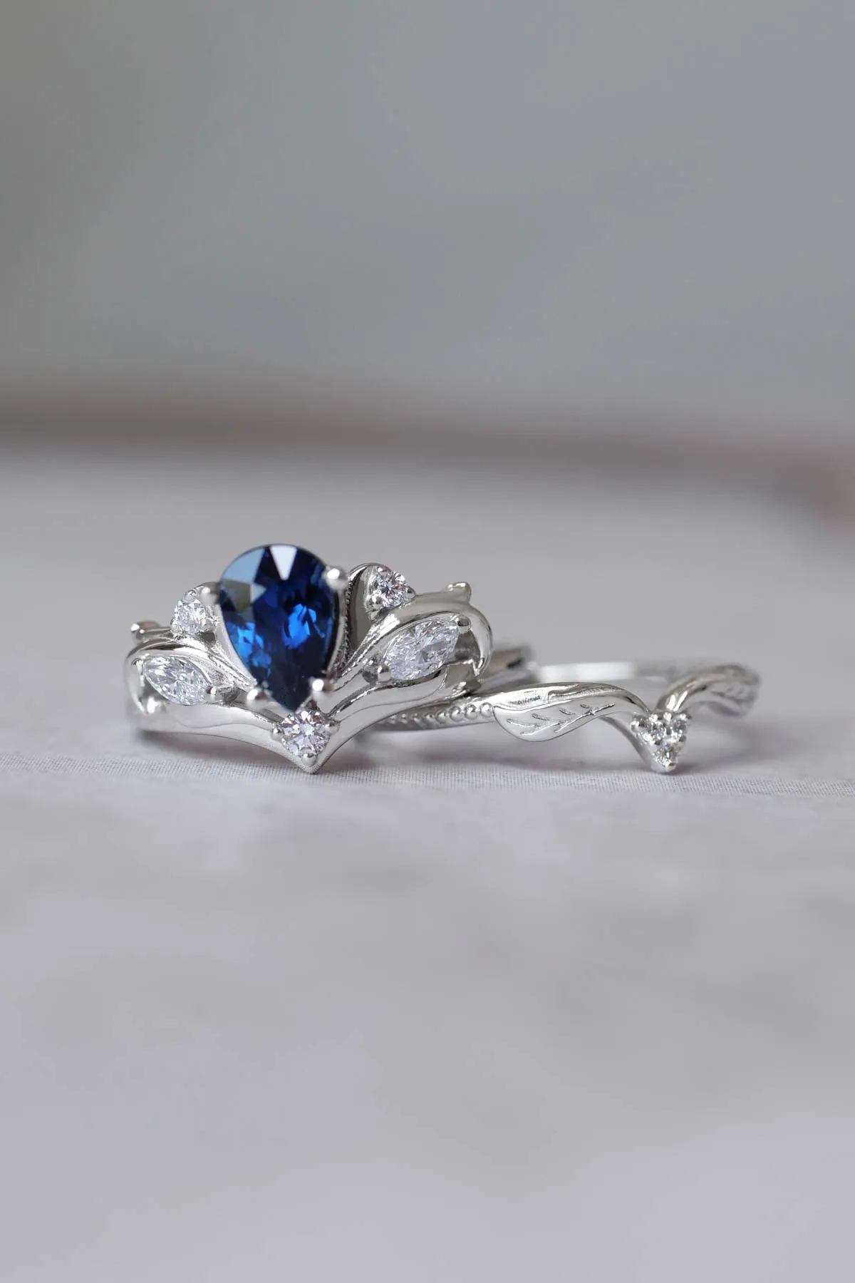 Blue sapphire leaf engagement rings, bridal ring set / Swanlake