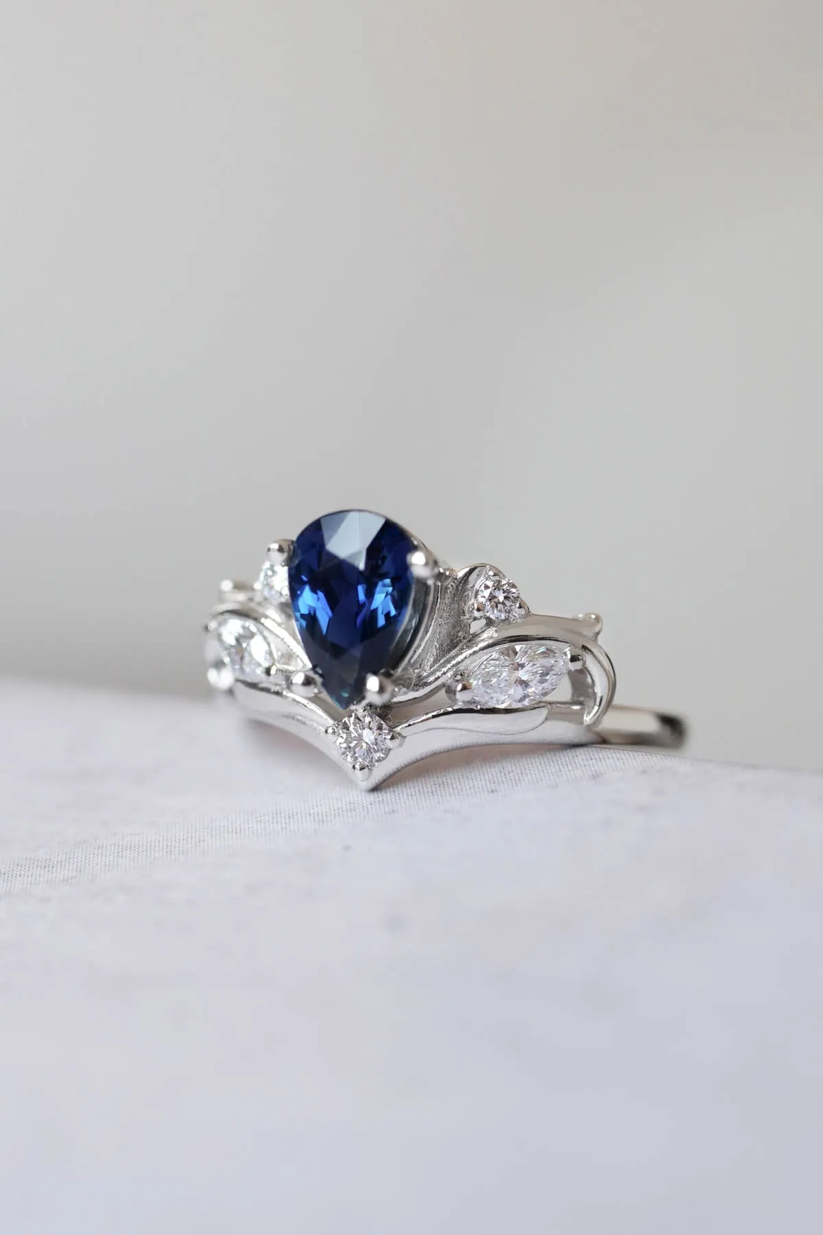 Blue sapphire leaf engagement rings, bridal ring set / Swanlake