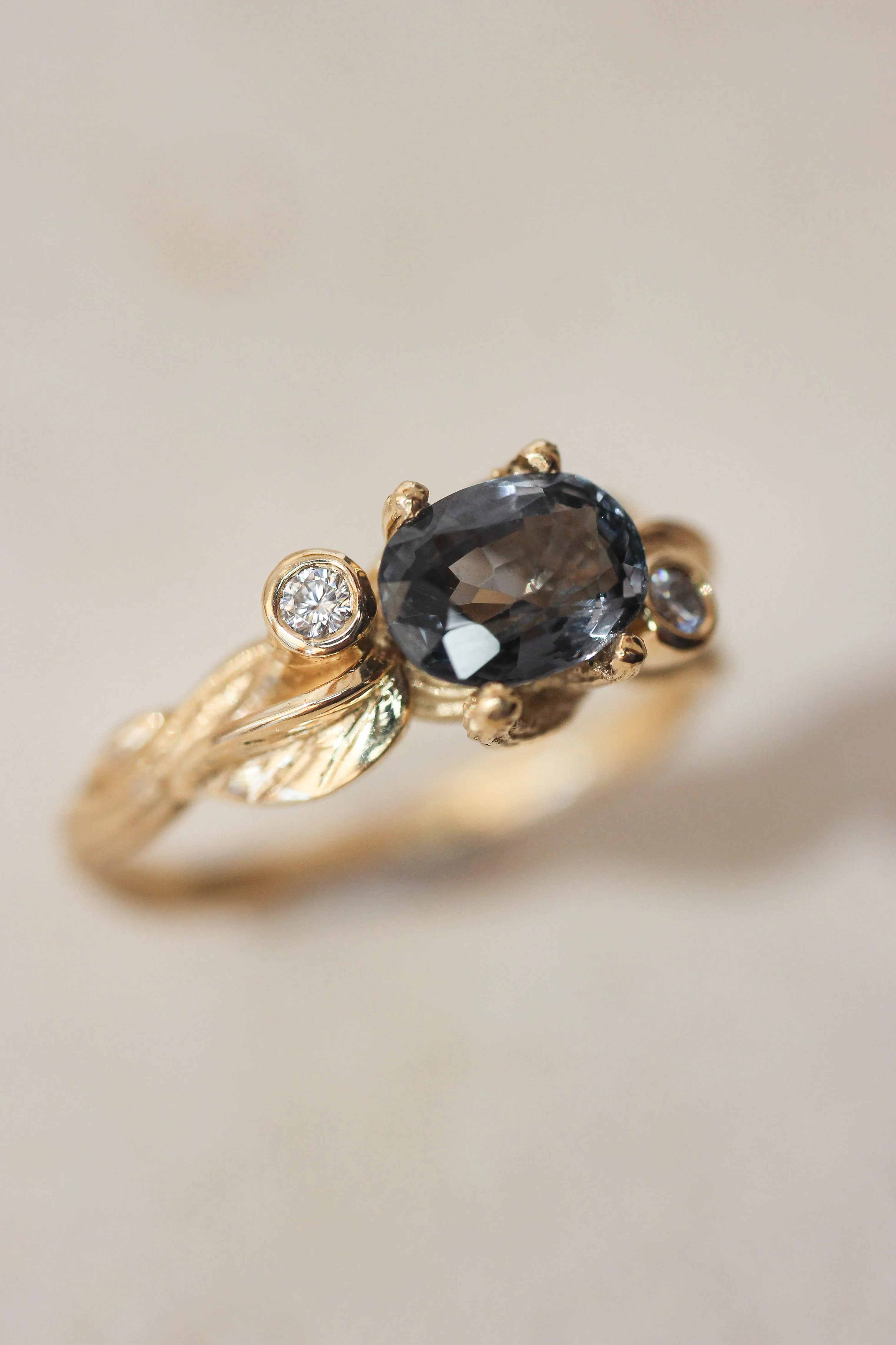 Branch engagement ring with grey spinel and diamonds / Arius