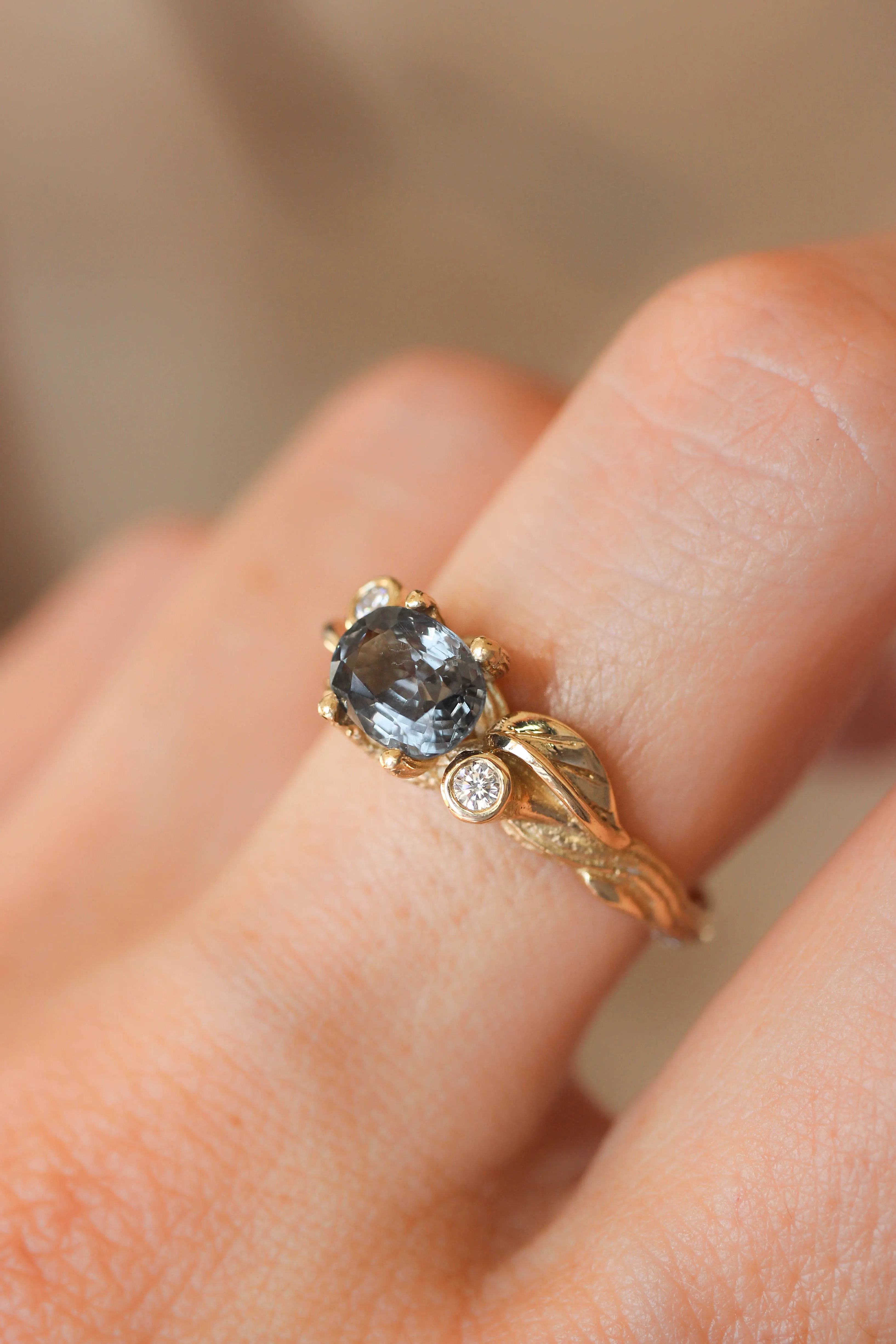 Branch engagement ring with grey spinel and diamonds / Arius