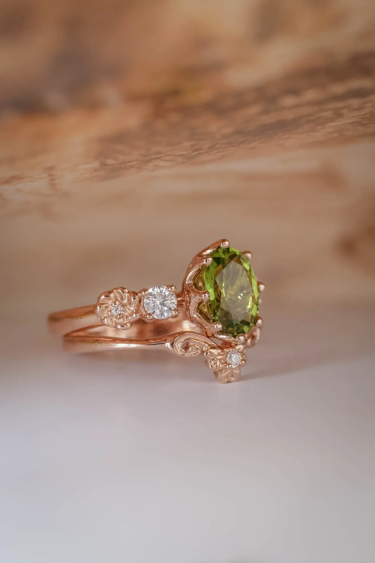 Elvish engagement ring set with peridot, fantasy gold flower rings / Fiorella