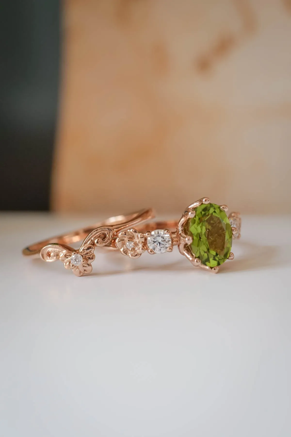 Elvish engagement ring set with peridot, fantasy gold flower rings / Fiorella