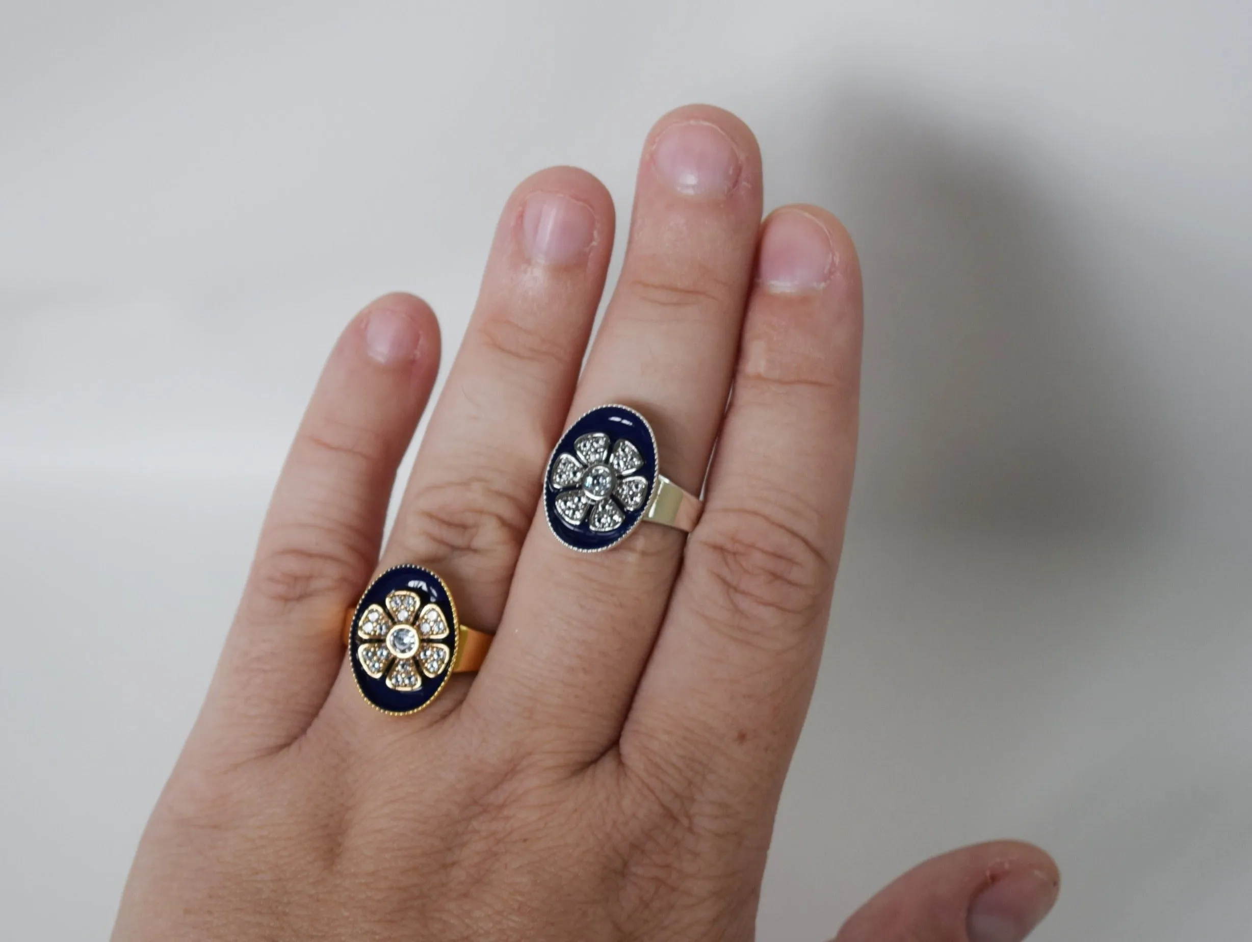 Faux Enamel ring  - Flower