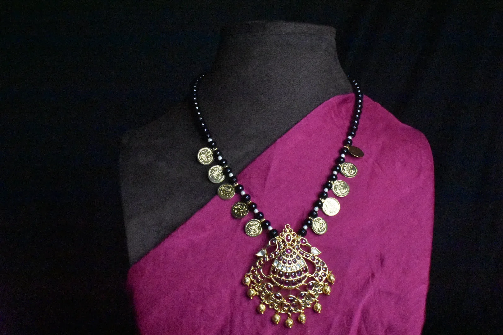 Kempu Pendent with Kasu Necklace Set