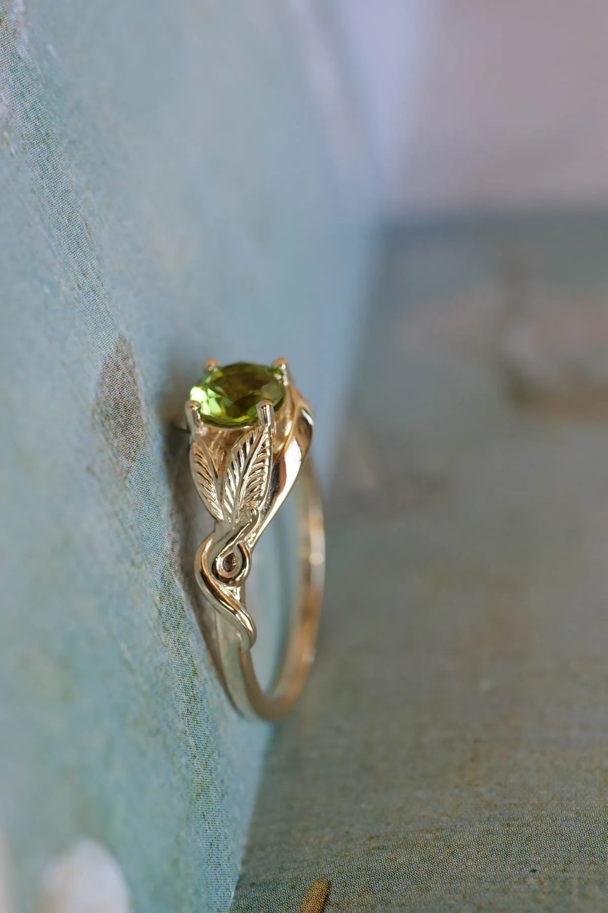 Nature proposal ring with peridot, leaves ring / Azalea