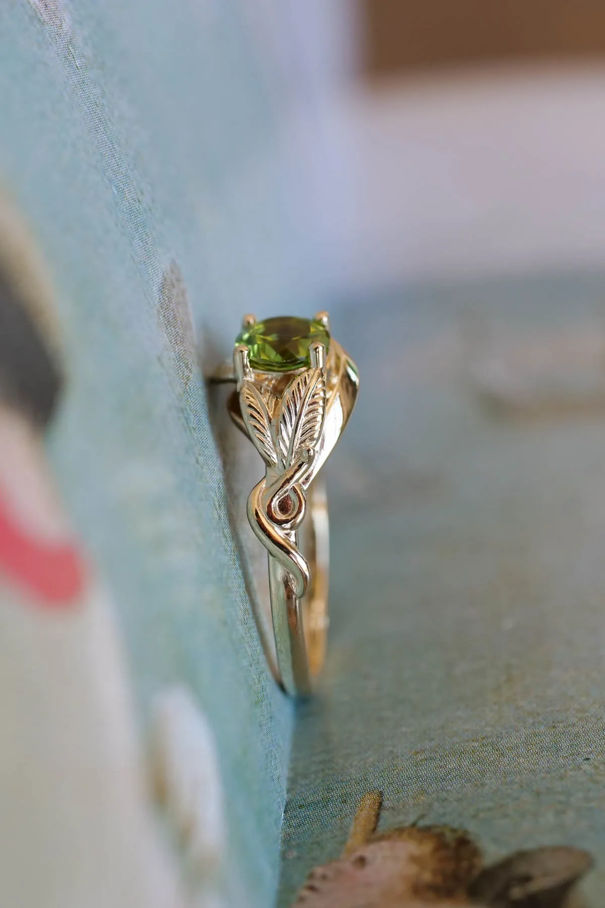 Nature proposal ring with peridot, leaves ring / Azalea