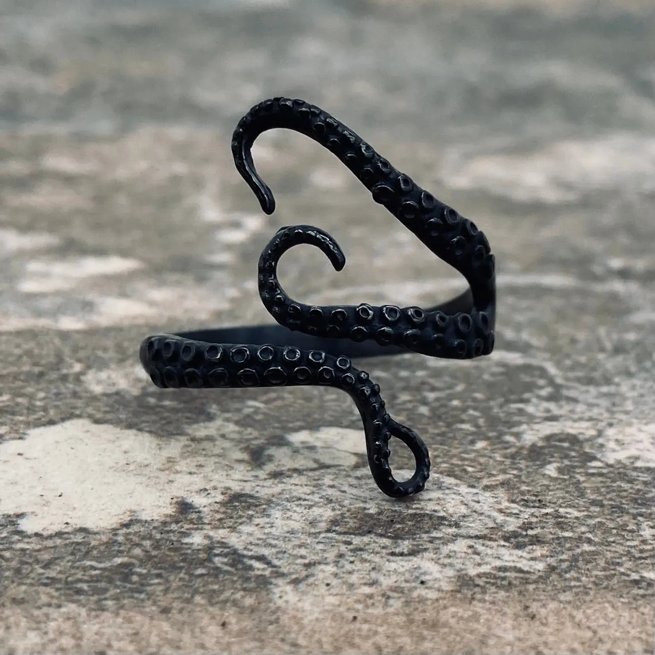 Octopus Tentacle Ring - Black - R200